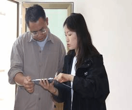 实践团与当地对接1